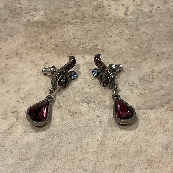 Marcasite pierced earrings purple teardrop stone dangle 1” vintage - Picture 2 of 8
